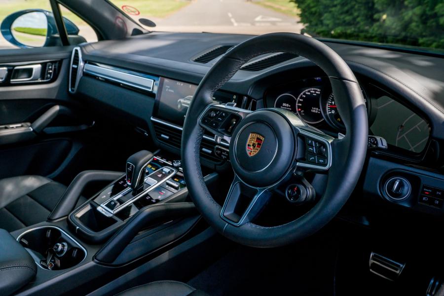 Интерьер Porsche Cayenne S (PO536) 2018 года  (UK) (фото 11 из 22)